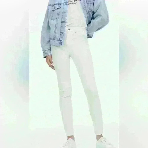 NWT SKINNY/ COUPE MOULANTE
REGULAR WAIST/ TAILLE STANDARD FULL LENGTH Size 4 - Picture 1 of 6